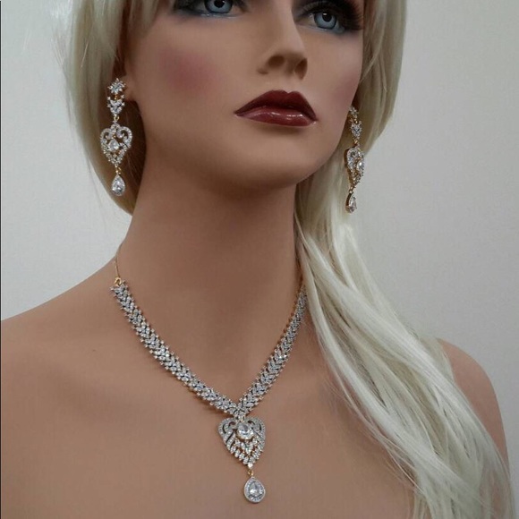 NWT Crystal Statement Necklace Set - Picture 2 of 8